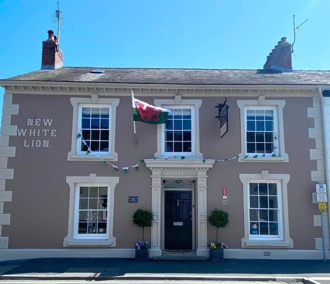 The New White Lion Llandovery Exterior foto